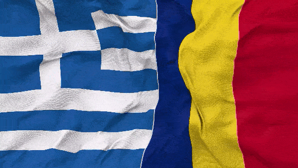 Флаги Греции и Румынии развеваются на ветру