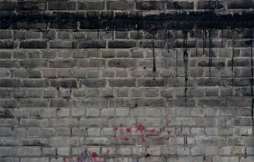 Серая кирпичная стена